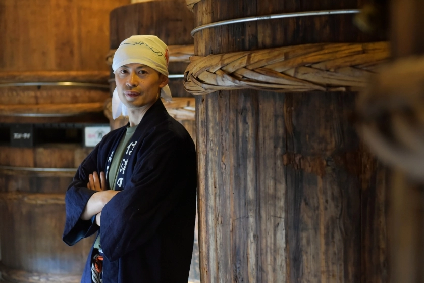 大きな味噌桶と三代目の写真